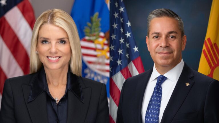 El senador Ben Ray Luján respalda despido de Bondi y demanda auditoría independiente de archivos de Epstein