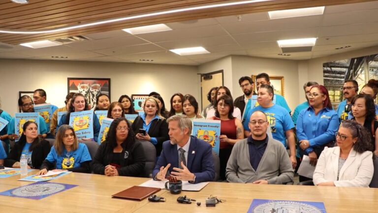 Nueva ordenanza en Albuquerque restringe operativos de ICE sin orden judicial