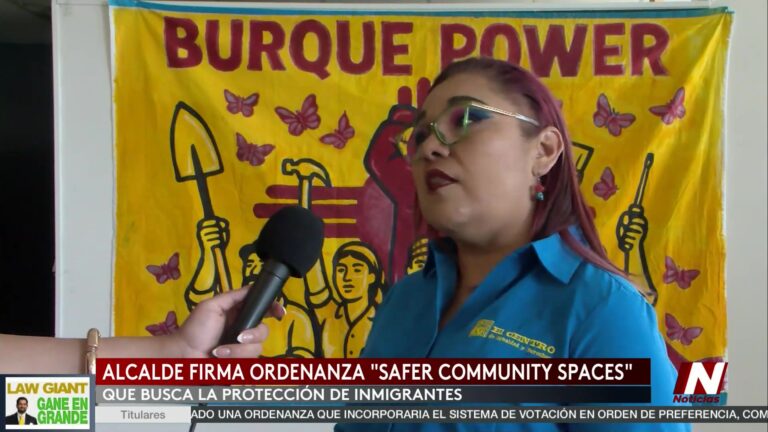 Albuquerque: Alcalde Firma Ordenanza Para Proteger A Inmigrantes