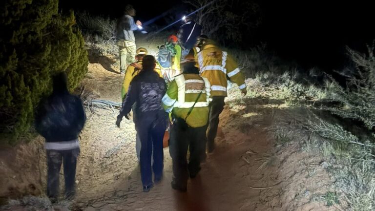 Rescatan a senderista lesionado tras caída en Pyramid Peak durante operación de cinco horas en el Condado de McKinley