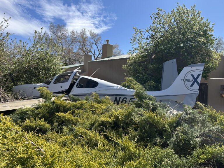 Investigan accidente de avioneta cerca de Resort Ojo Santa Fe