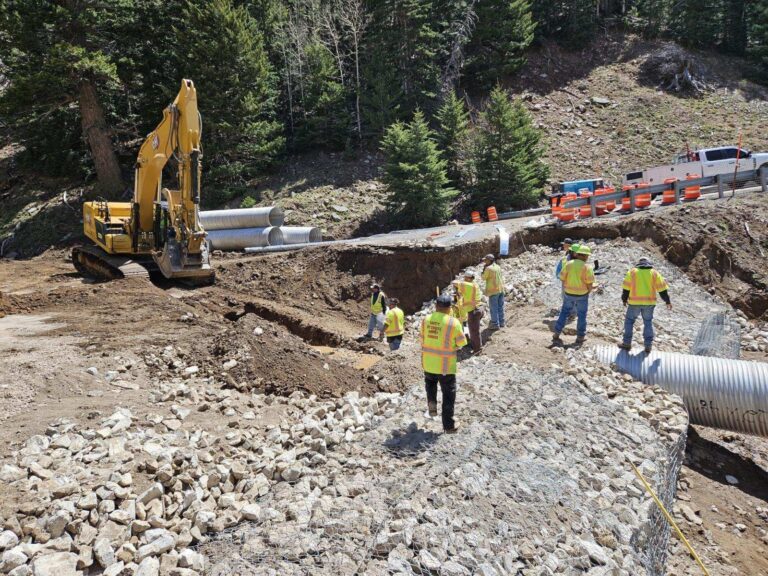 Finalizan trabajos en Ski Run Road; NMDOT completa mejoras en drenaje y estabilidad en la NM 532