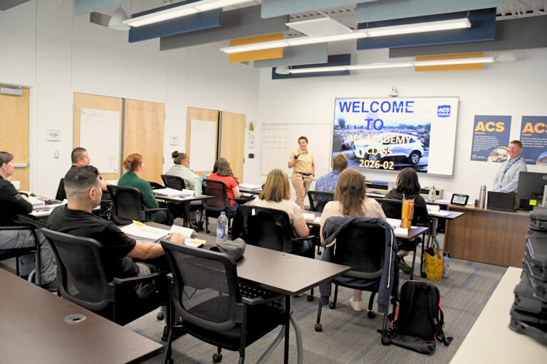 Albuquerque lanza nueva academia de seguridad comunitaria para responder a crisis no violentas