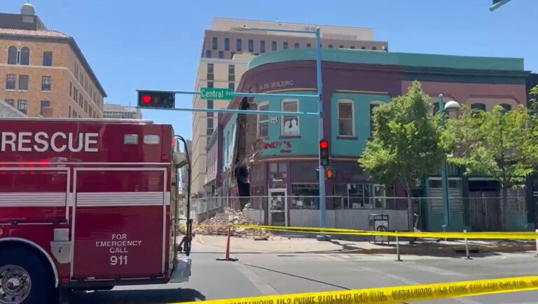 Colapsa el edificio del Diner Lindy en el centro de Albuquerque