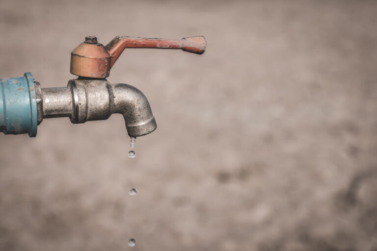 Colorado Amplía Pruebas de Calidad del Agua en Escuelas para Combatir Plomo