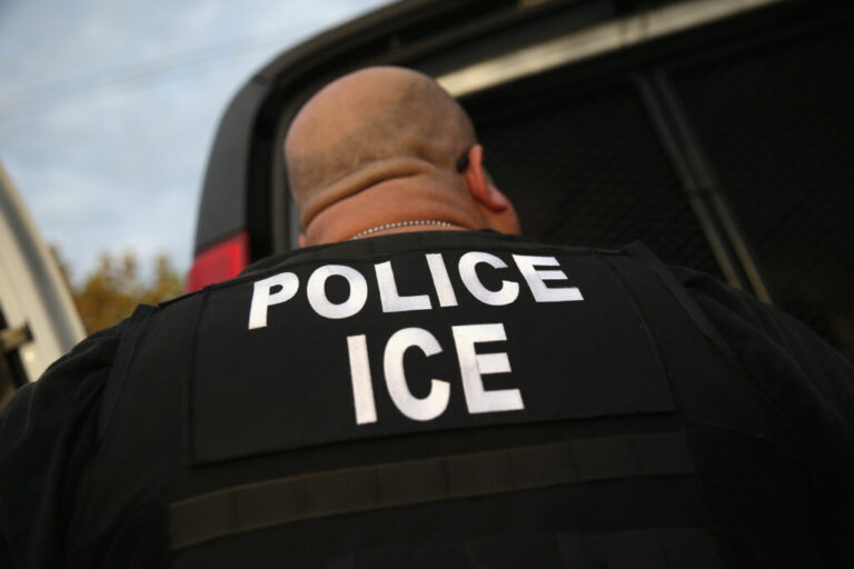 Colaboración de la Policía de Massachusetts con ICE: Revelaciones del Informe