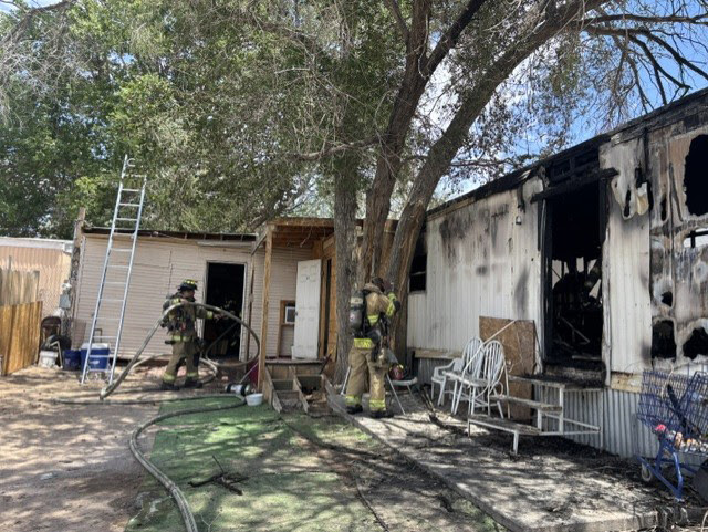 Incendio en casa móvil sobre Richard Drive desplaza a residentes en Clovis