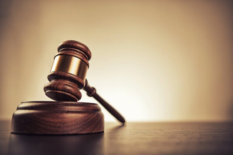 Corte Suprema de Nuevo México invalida condenas de hombre por homicidio cometido durante su adolescencia