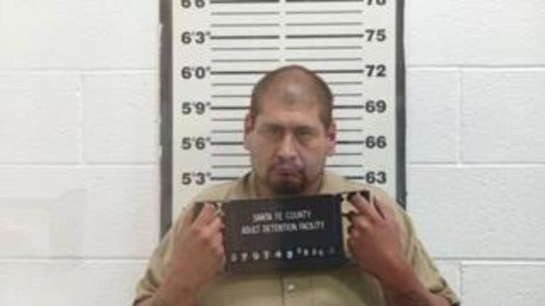 Arrestan a un hombre por el homicidio de su novia en el centro de Albuquerque