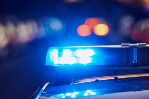 Persecución Policial en Massachusetts: Cinco Menores Arrestados tras Intento de Robo y Accidente