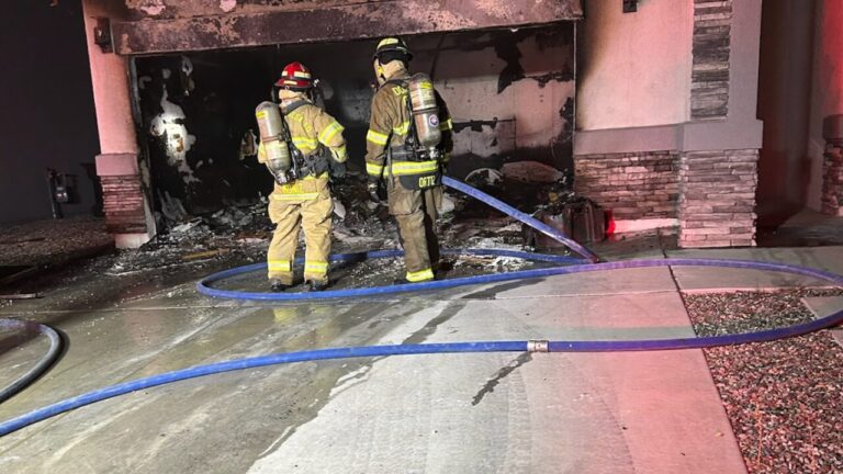 Bomberos de Sunland Park y Doña Ana controlan incendio residencial en Nickel Hill Avenue