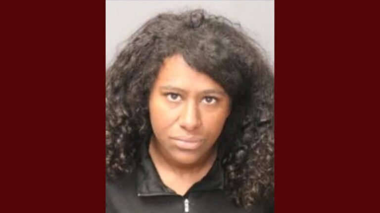 Sentencian a siete años de prisión a mujer que robó miles de dólares en mercancía de Coronado Center