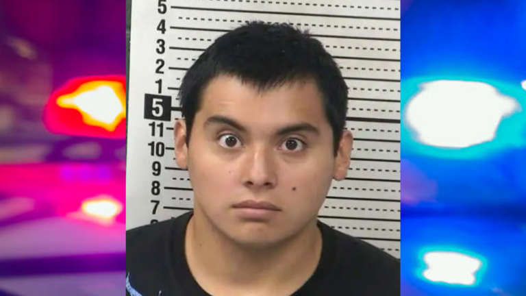 Hombre acusado de apuñalar 26 veces a su compañero permanece en la cárcel en Anthony, Nuevo México