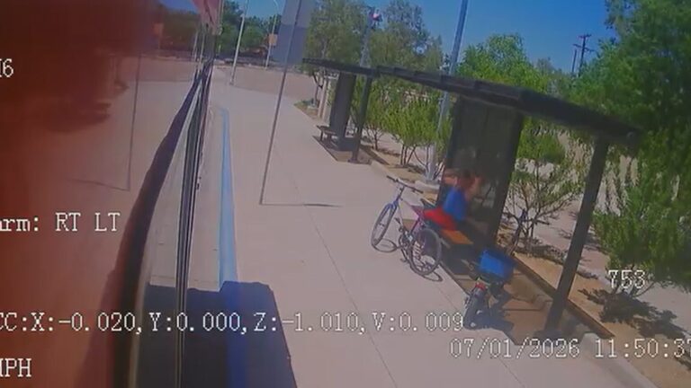Policía de Los Lunas solicita apoyo del público para identificar a sospechoso de robar bicicleta eléctrica