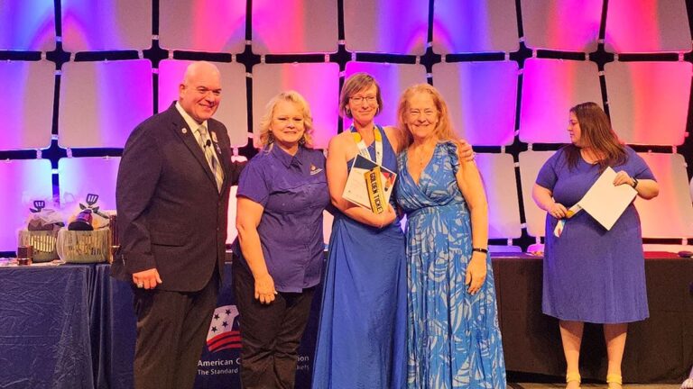 Exalumna de NMSU gana competencia nacional de repostería y clasifica al Campeonato Mundial de Cocina