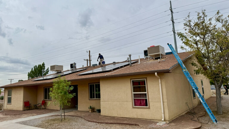 Celebran el Día de la Climatización en Anthony con mejoras de eficiencia energética para familias de bajos ingresos