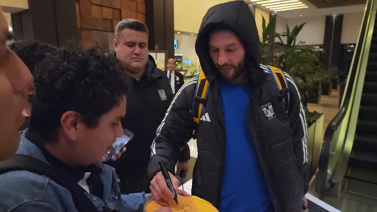 Tigres Fans Show Passion in CdMx Before Semifinal Clash Against Cruz Azul