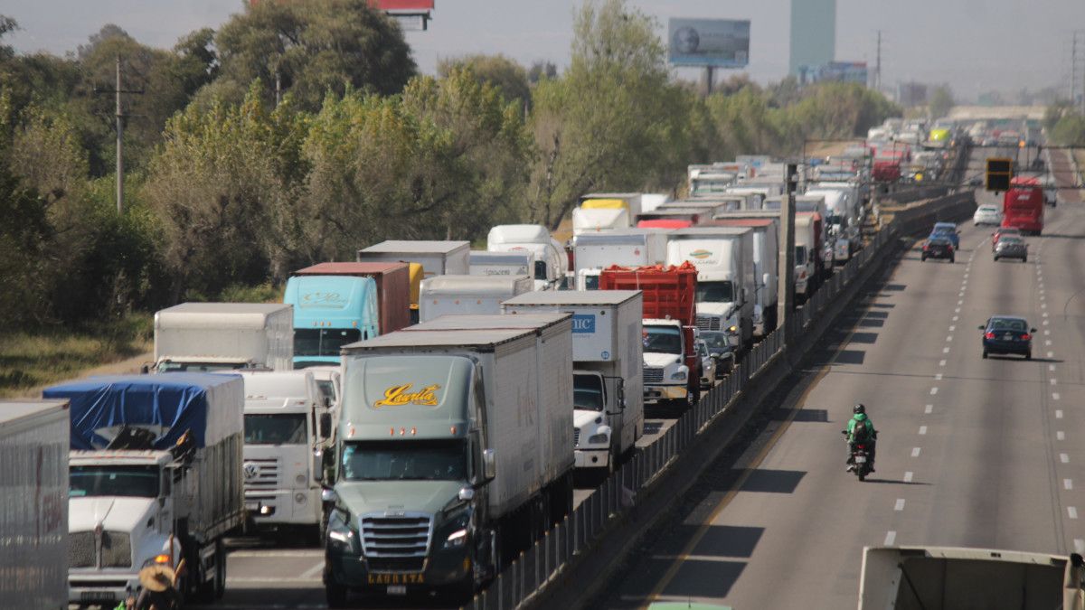 Accidente en Autopista México-Puebla: Transporte Público Choca en el Km 28